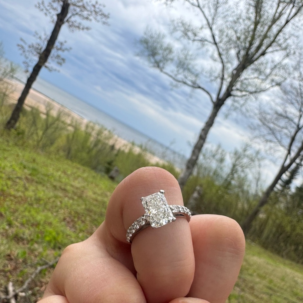 Elegant Diamond Engagement Ring